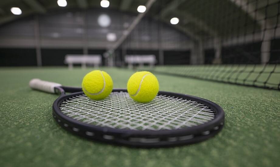 Organizacja sportowych obozów z dostępem do krytego kortu tenisowego