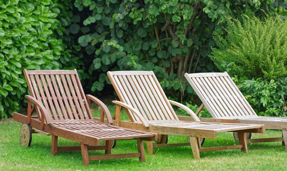 Drewniana leżanka – jakie materiały zapewniają trwałość i estetykę?