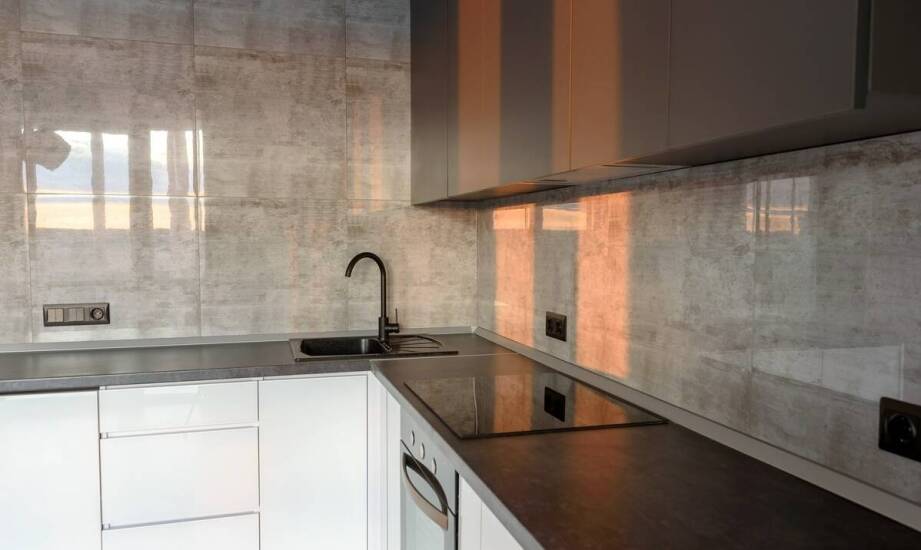 Narożnikowe zlewy kuchenne – jak uniknąć najczęstszych błędów montażowych?