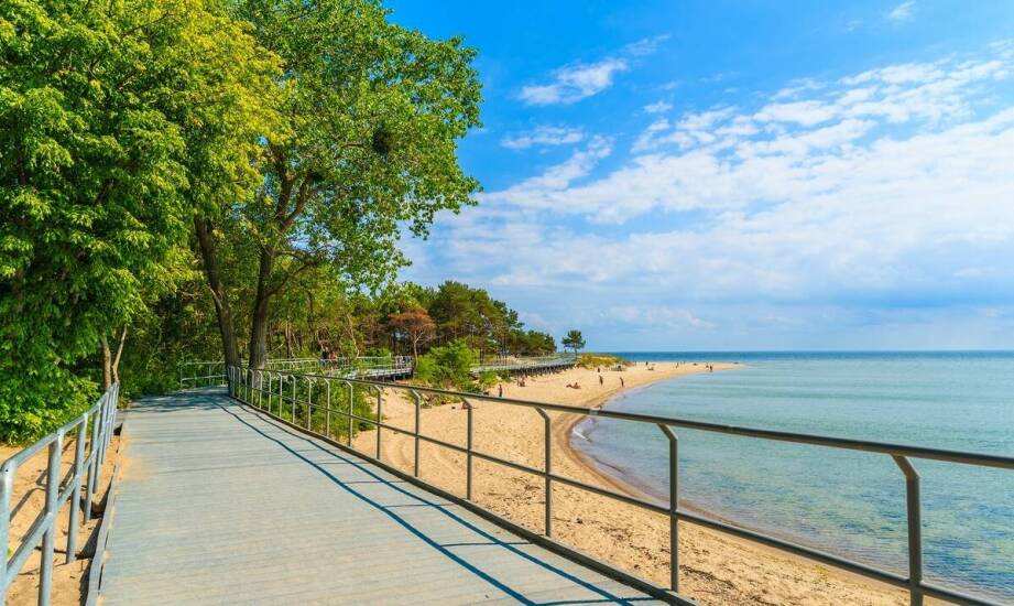 Jakie atrakcje czekają na gości Adrii w malowniczym Rewalu?