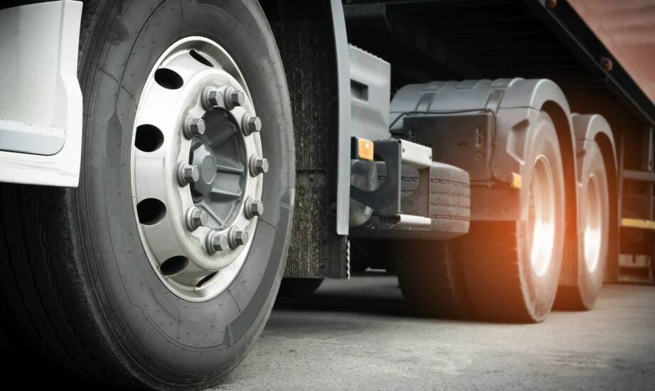 Jakie korzyści przynosi integracja mechatronicznych systemów w pojazdach ciężarowych?