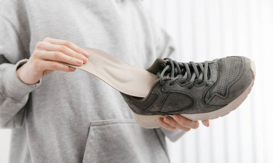 Rola ergonomicznych wkładek w poprawie komfortu noszenia roboczych letnich butów