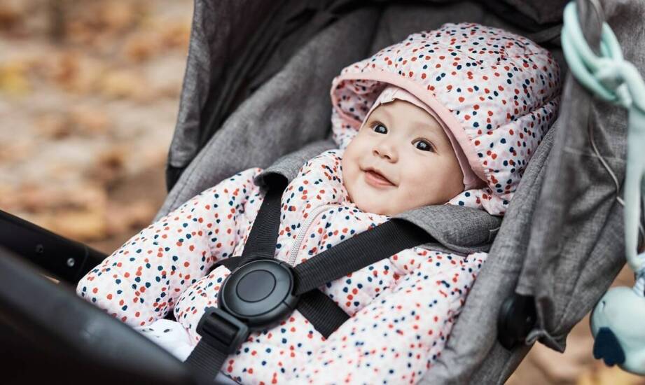 Rajtuzy dla niemowlaka – jak stworzyć praktyczny zestaw do spaceru?