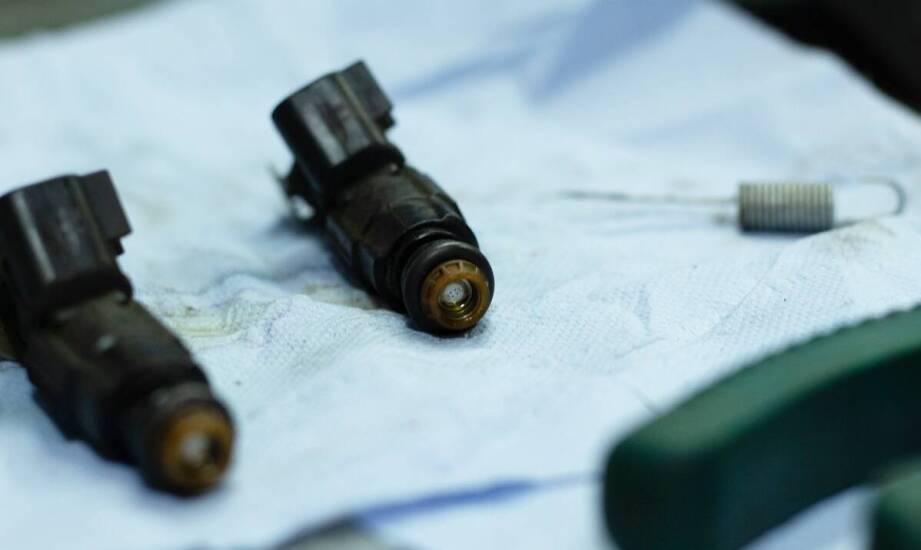 Jakie są najczęstsze błędy przy samodzielnej próbie naprawy wtryskiwaczy?