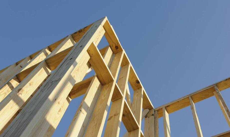 Kluczowe elementy konstrukcji daszku nad balkonem – na co zwrócić uwagę?