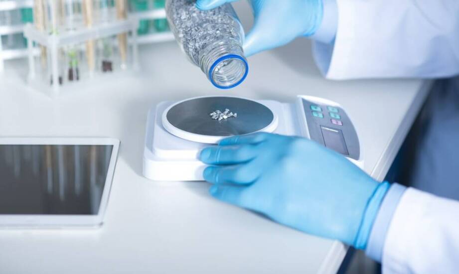 Jakie funkcje pełni laboratoryjny sprzęt w analizie termicznej i mechanicznej?