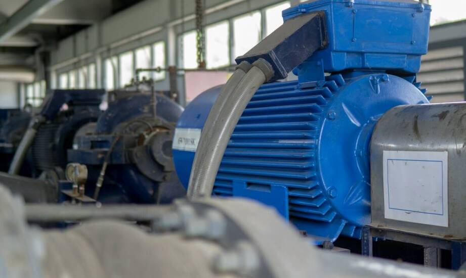 Wpływ silników z motoreduktorem 400 V na automatyzację procesów przemysłowych