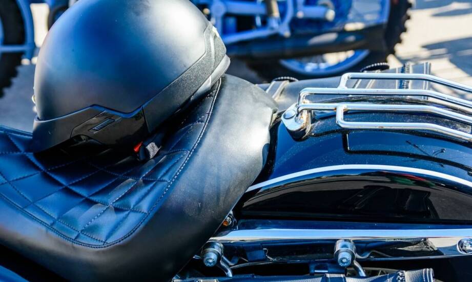 Analiza kosztów oklejania motocykli w kontekście całkowitego oklejania innego pojazdu