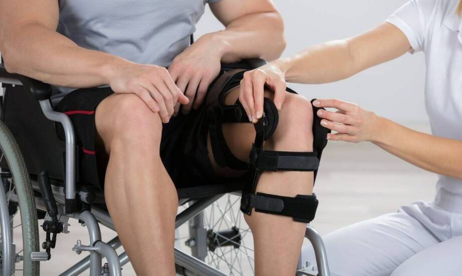 Rehabilitacyjna szyna na kolano jako kluczowy element terapii po kontuzjach i operacjach