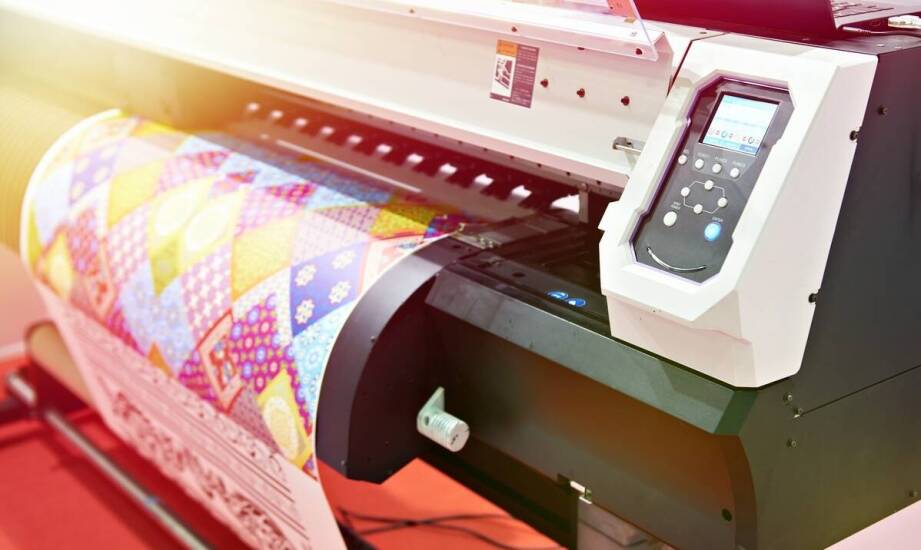 Jakie wyzwania stoją przed firmami produkującymi wielkoformatowe wydruki?