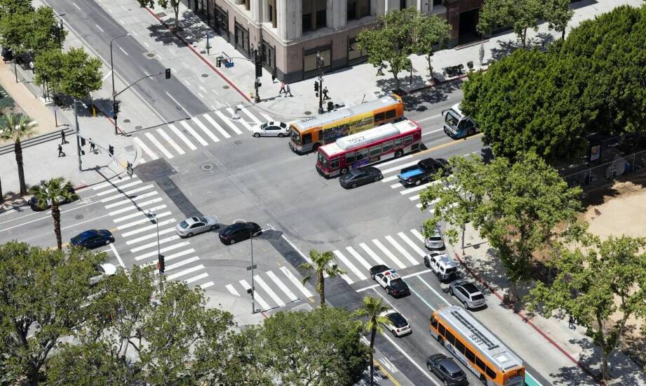 Zastosowanie znaku drogowego A10 w obszarach miejskich i wiejskich