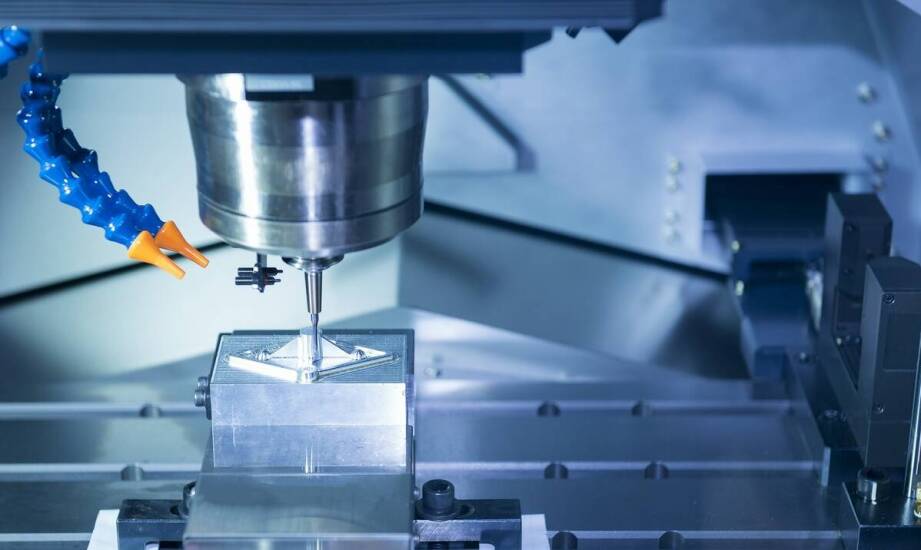 Jak zaawansowane urządzenia CNC wpływają na rozwój automatyki w branży?