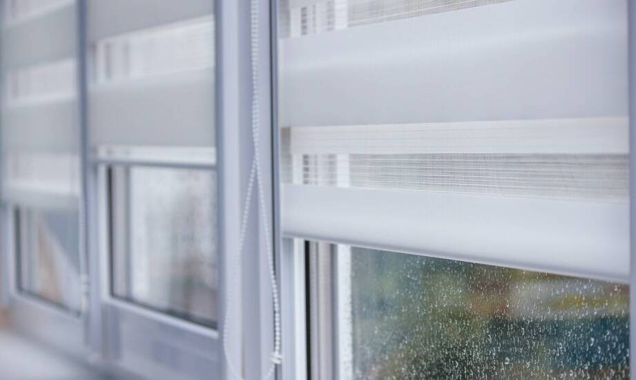 Jak materiałowa roleta na wymiar wpływa na efektywność energetyczną budynku?