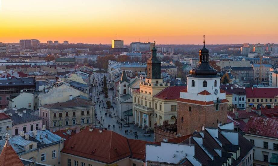 Tanie jedzenie na Kazimierzu w Krakowie: jakie promocje czekają na gości?