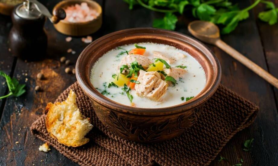 Jakie zupy tajskie warto spróbować podczas kulinarnej przygody?