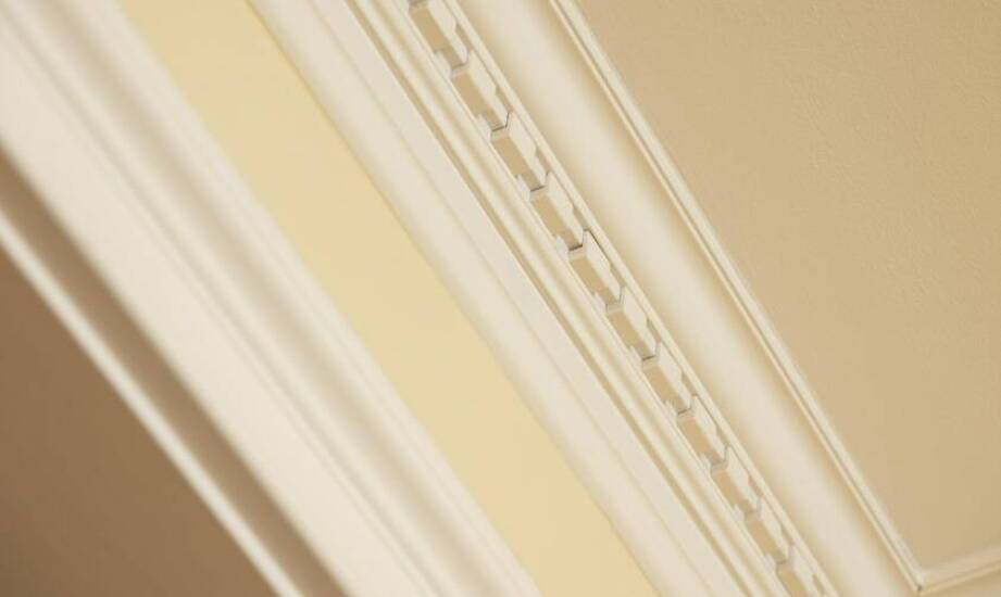 Rola odpowiednich farb w uzyskaniu gładkiego wykończenia na suficie