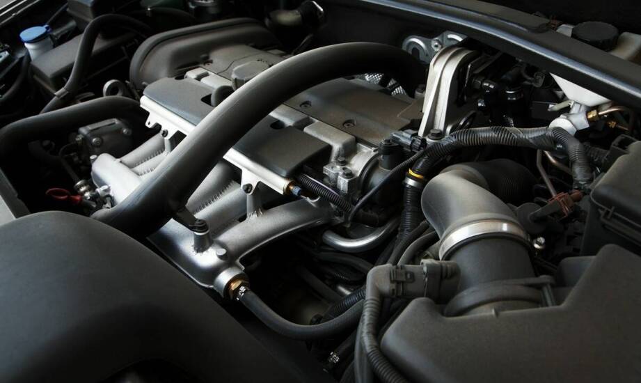 Sześciocylindrowy silnik w Nissanie S30Z: co zapewnia mu wyjątkową moc i osiągi?