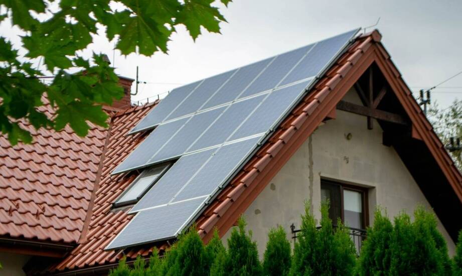 Fotowoltaika jako sposób na ochronę przed podwyżkami cen prądu.