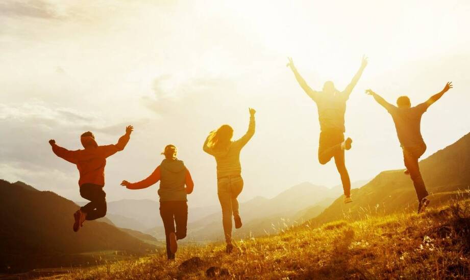 Turnieje fińskich kręgli Mölkky – jak wciągnąć całą grupę do zabawy?