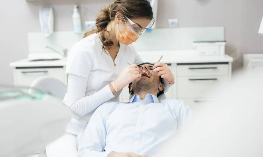 Dentysta na Bemowie: dlaczego regularne wizyty kontrolne są kluczowe dla zdrowia jamy ustnej?