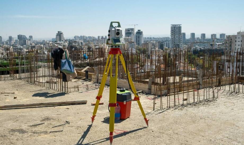 Proces tyczenia obiektów: jakie elementy są niezbędne w obsłudze geodezyjnej budowy?