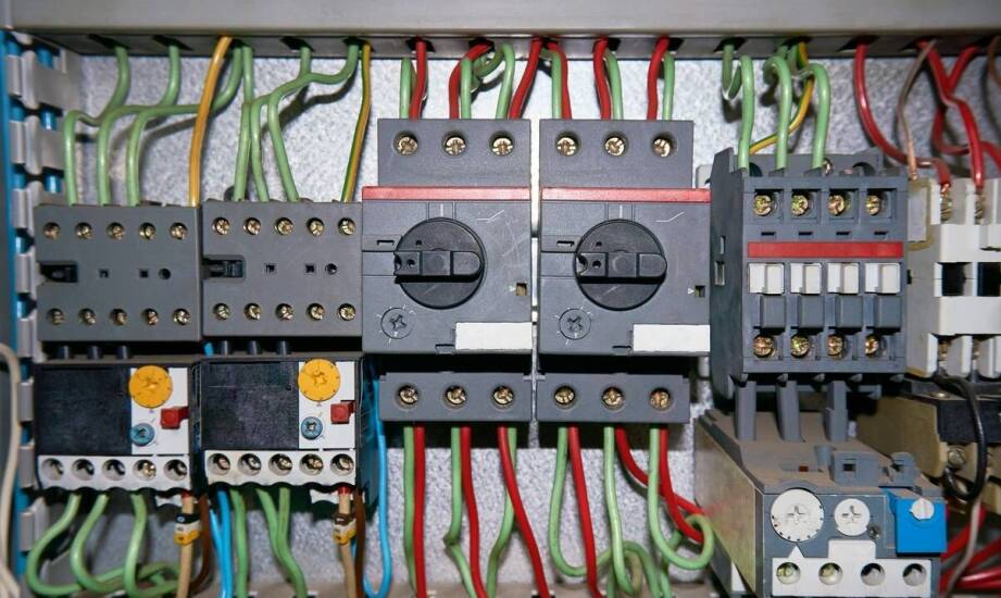 Kluczowe funkcje krzywkowych łączników w zarządzaniu zasilaniem