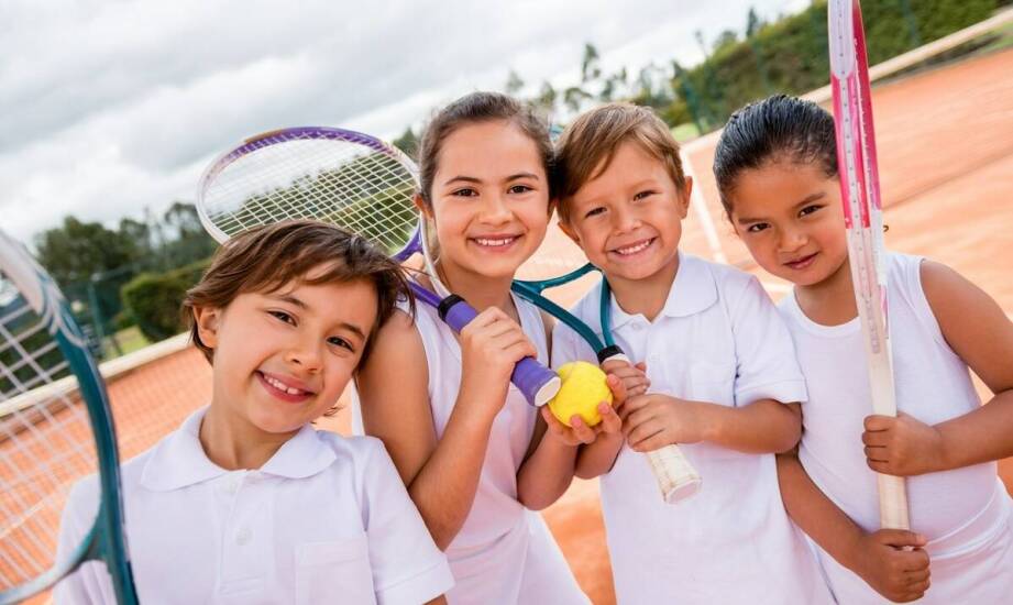 Wybór czapki z daszkiem a bezpieczeństwo dziecka podczas zabaw na zewnątrz.