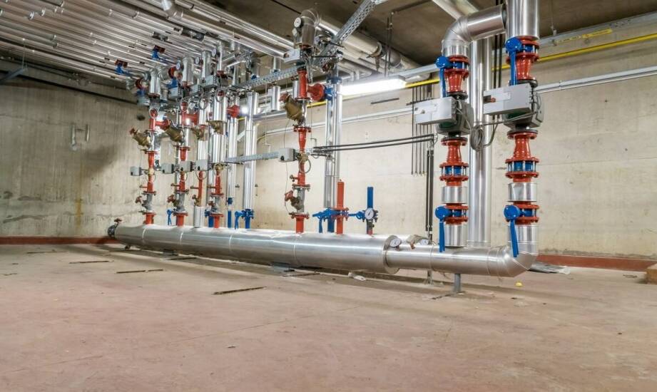 Integracja odzyskanego ciepła z istniejącymi systemami grzewczymi.