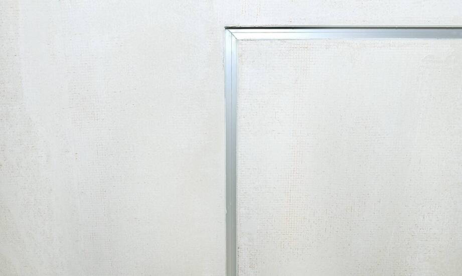 Stalowe drzwiczki rewizyjne – kluczowe elementy skutecznego maskowania otworów rewizyjnych w budynkach