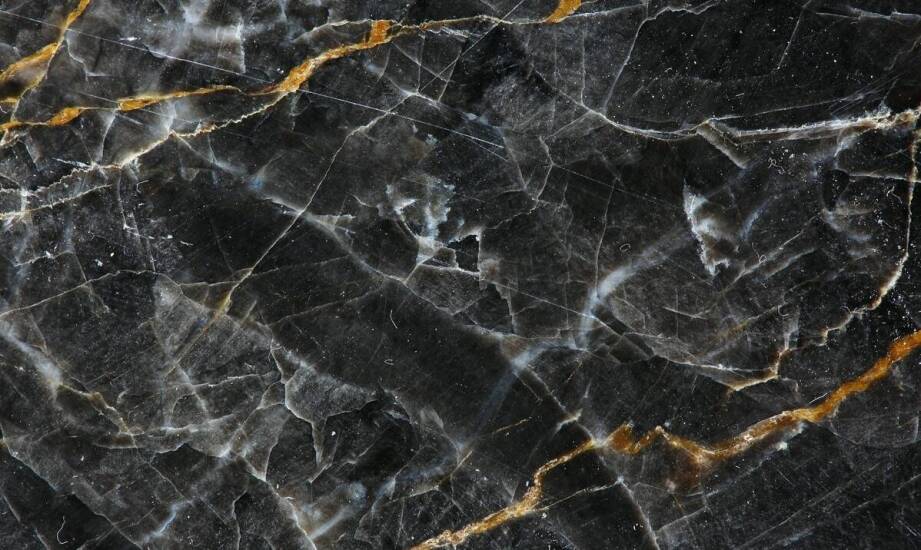 Posadzki z kamienia – dlaczego warto zainwestować w ten materiał?