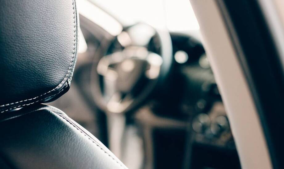 Nowoczesne systemy bezpieczeństwa w pojazdach – co to oznacza dla pasażerów?