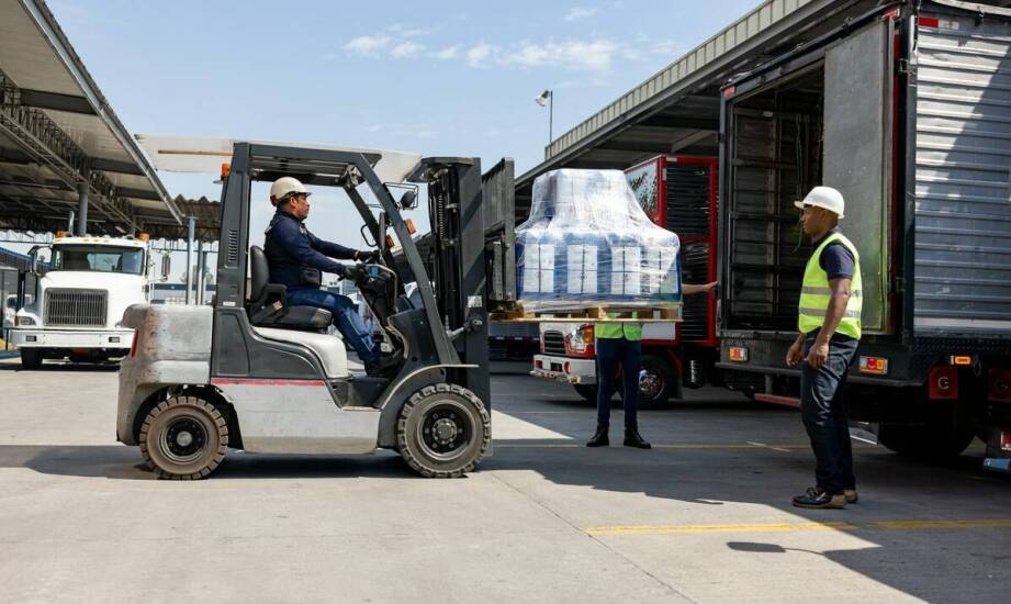 Przewozy dla firm – jak zapewnić bezpieczeństwo przy transporcie towarów?