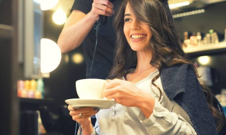 Jak dobrać fryzurę do kształtu twarzy? Praktyczny przewodnik.