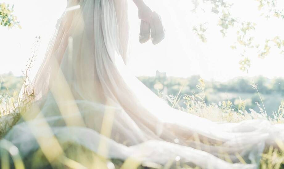 Jakie buty najlepiej komponują się ze spódnicą weselną?