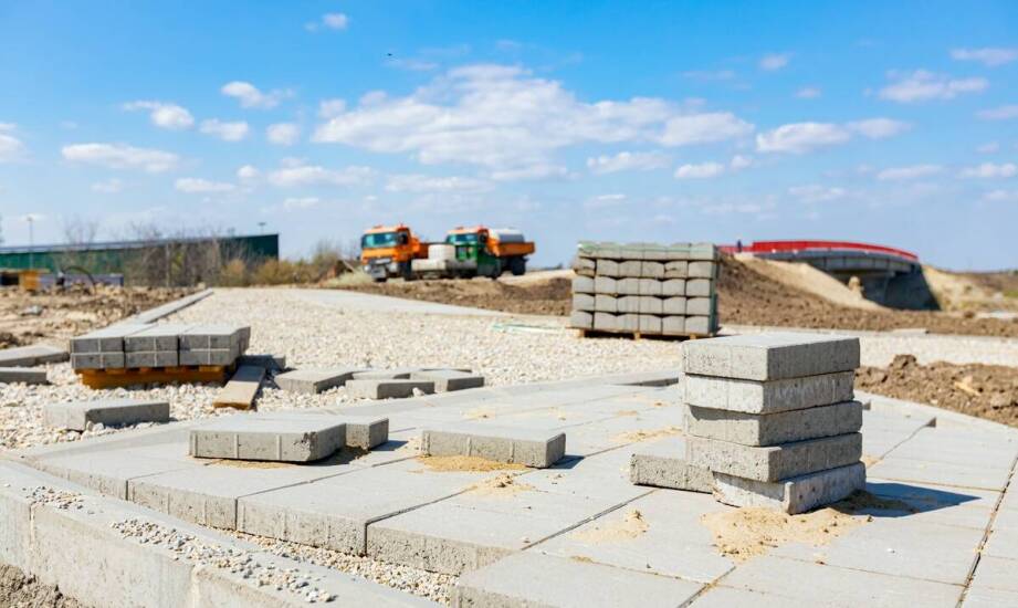 Jakie są główne zalety prefabrykowanych stropów w kontekście ochrony środowiska?