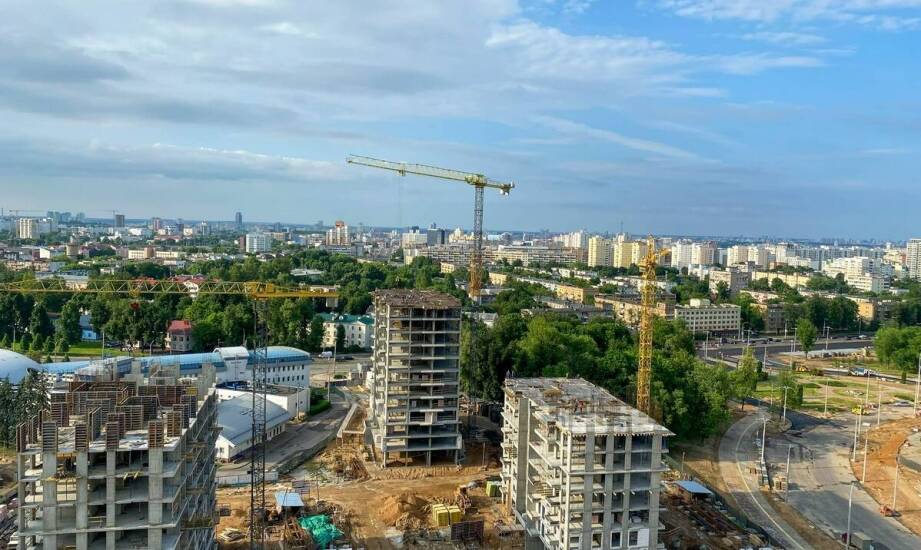 Zastosowanie pojemników do betonu w projektach wysokościowych – kluczowe korzyści