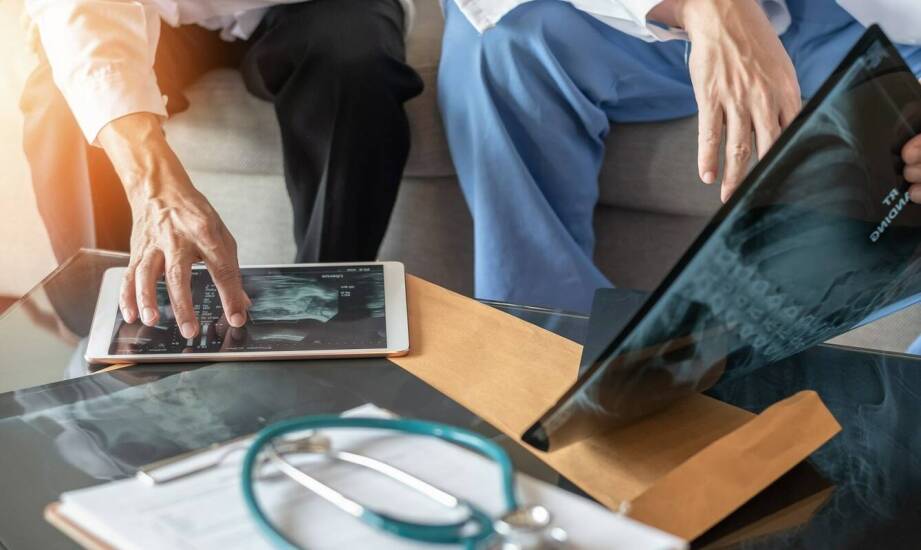 Dlaczego warto skonsultować się ze specjalistą przed wyborem rodzaju protezy?