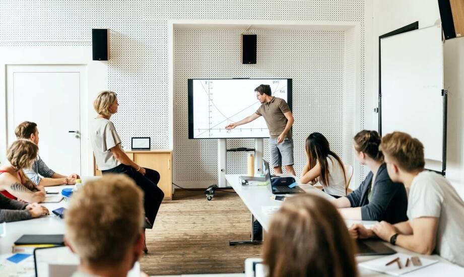 Rola feedbacku w kursach angielskiego quest i jego wpływ na postępy uczniów