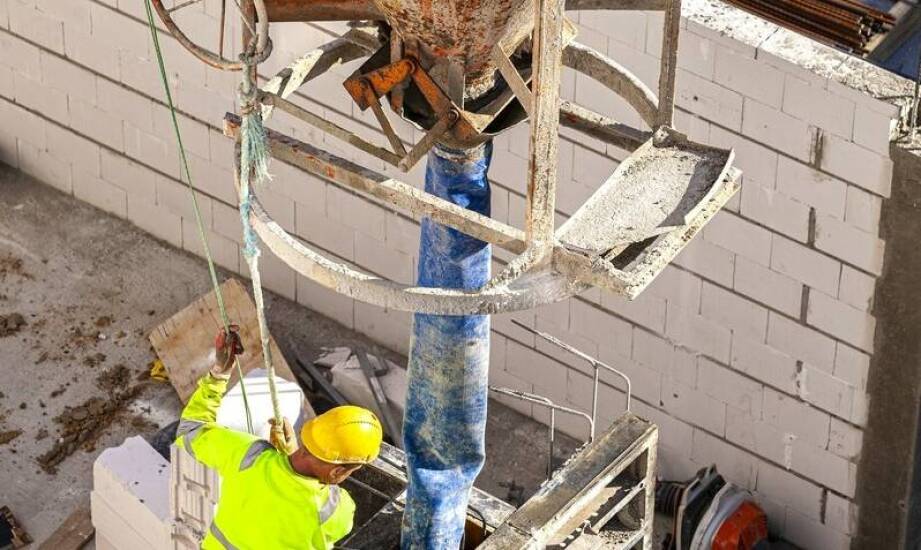 Wynajem betoniarki a efektywność pracy na placu budowy