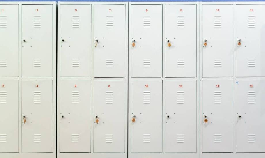 Jak metalowe szafki wpływają na organizację przestrzeni warsztatowej?