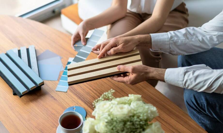 Odcienie Beckers a drewniane elementy – jak uzyskać spójną aranżację?