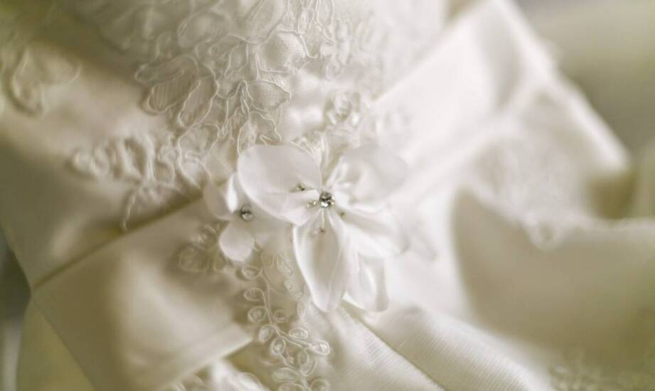 Jakie są najczęstsze pytania dotyczące wypożyczania ślubnej sukni?