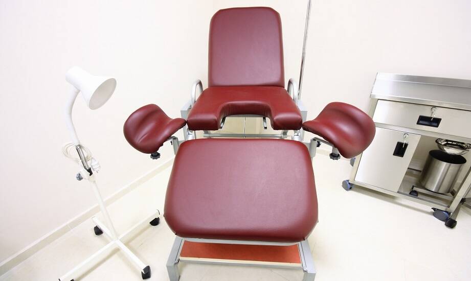 Jakie innowacje w zakresie wyposażenia gabinetu ginekologicznego oferują producenci?