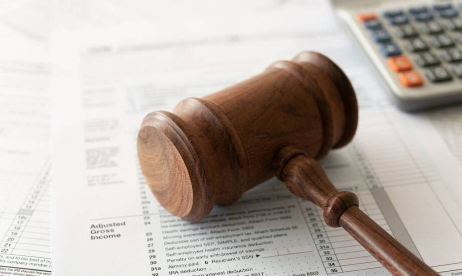 Jak prawo bankowe reguluje kwestie należności z windykacji?