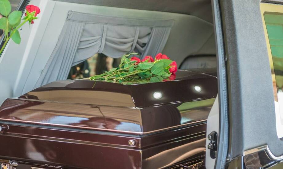 Jak wygląda wynajem karawanu do ceremonii pogrzebowej?