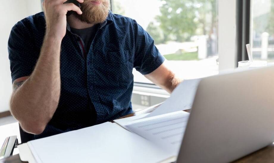 Jak wybrać firmę do sprowadzenia auta z USA – kluczowe czynniki przy decyzji