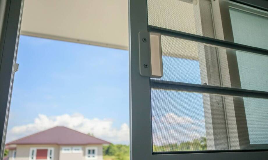 Korzyści z instalacji moskitier w jednorodzinnych domach