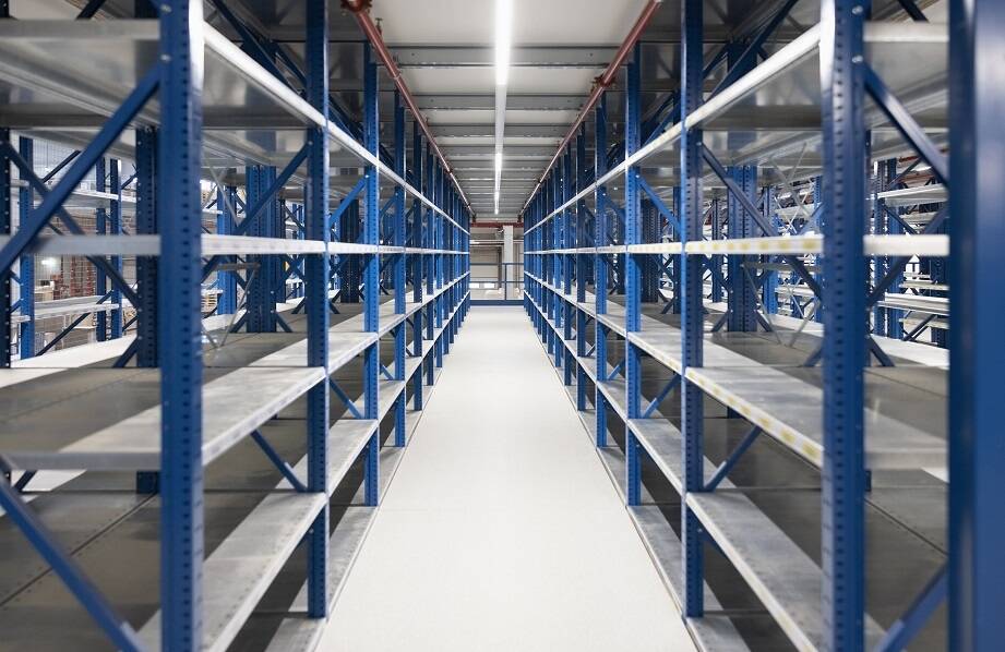 Proces demontażu magazynowych regałów a minimalizacja ryzyka