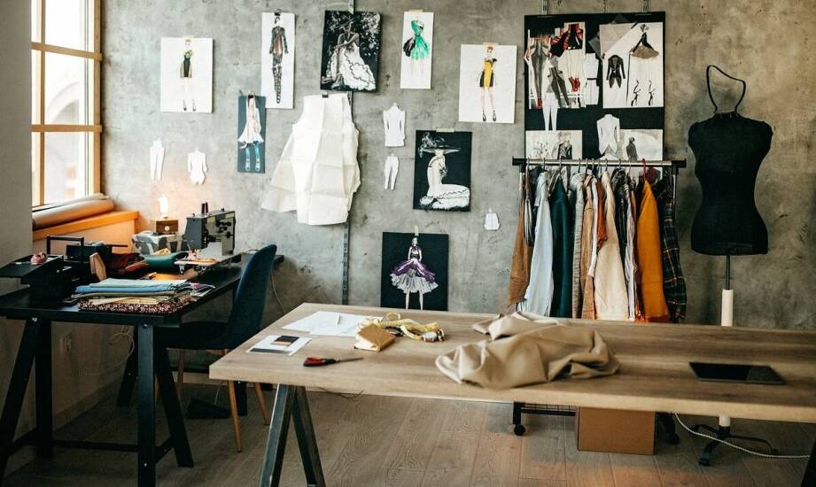 Jak kompleksowe projektowe i produkcyjne usługi wspierają innowacje w branży?