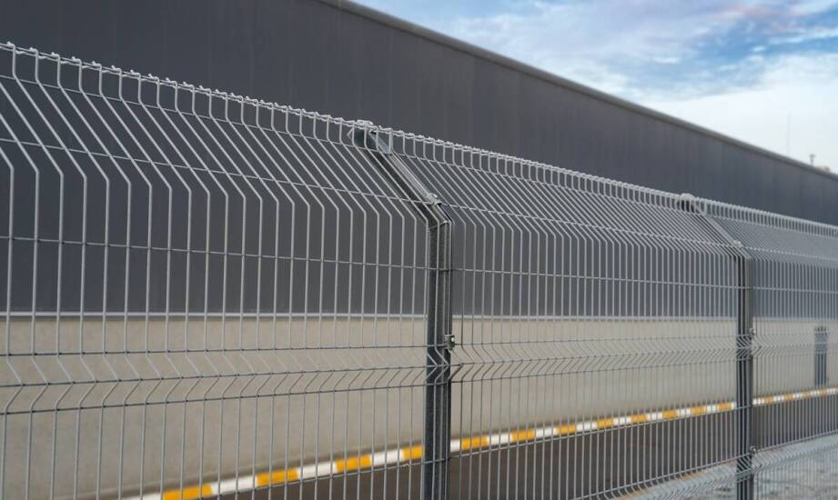 Zgrzewana siatka techniczna - idealne zabezpieczenie dla przemysłowych obiektów